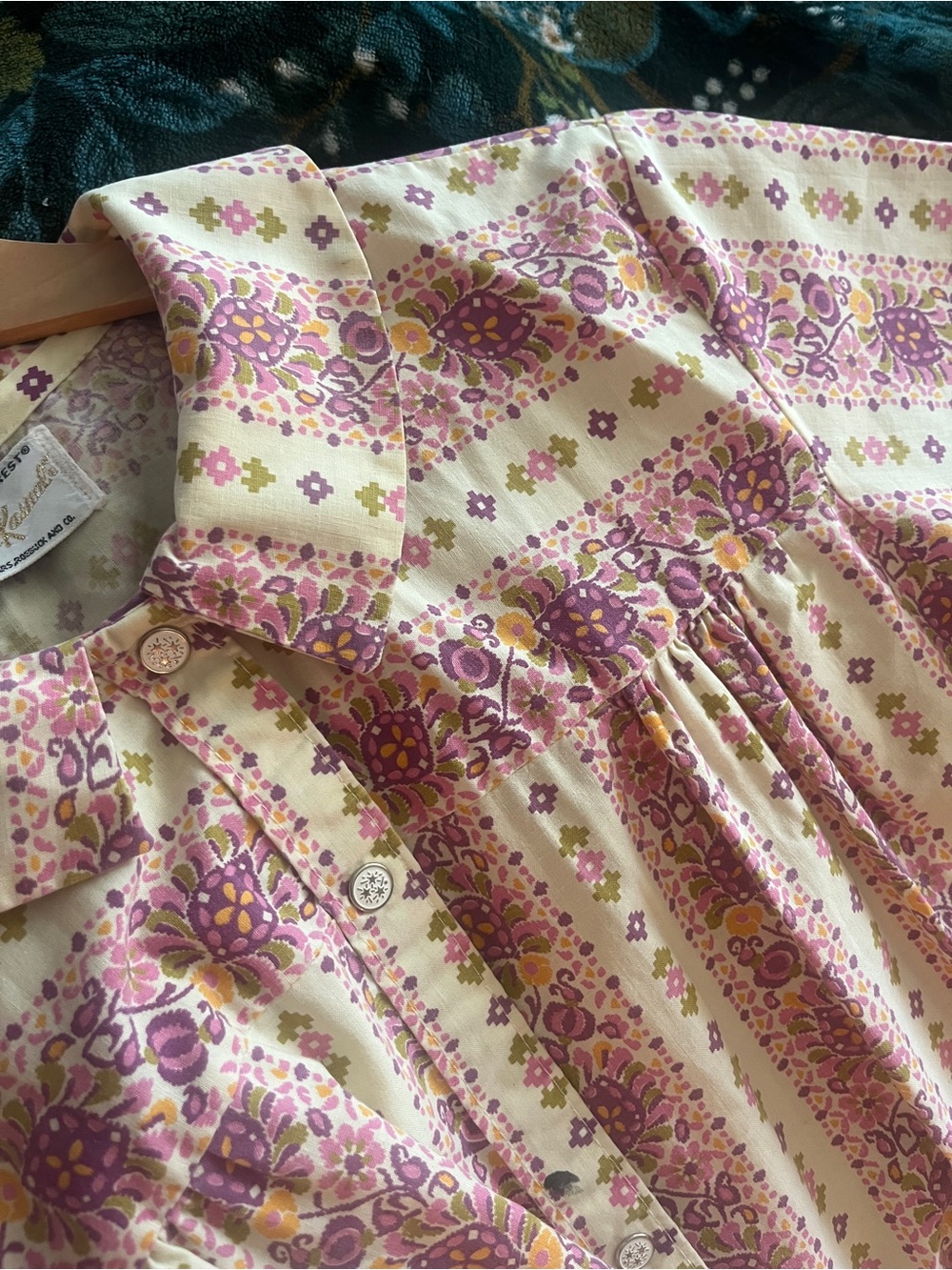 1960s Vintage Sears Cream House Dress with Lavender and Olive Floral Accents - Picture 10 of 10